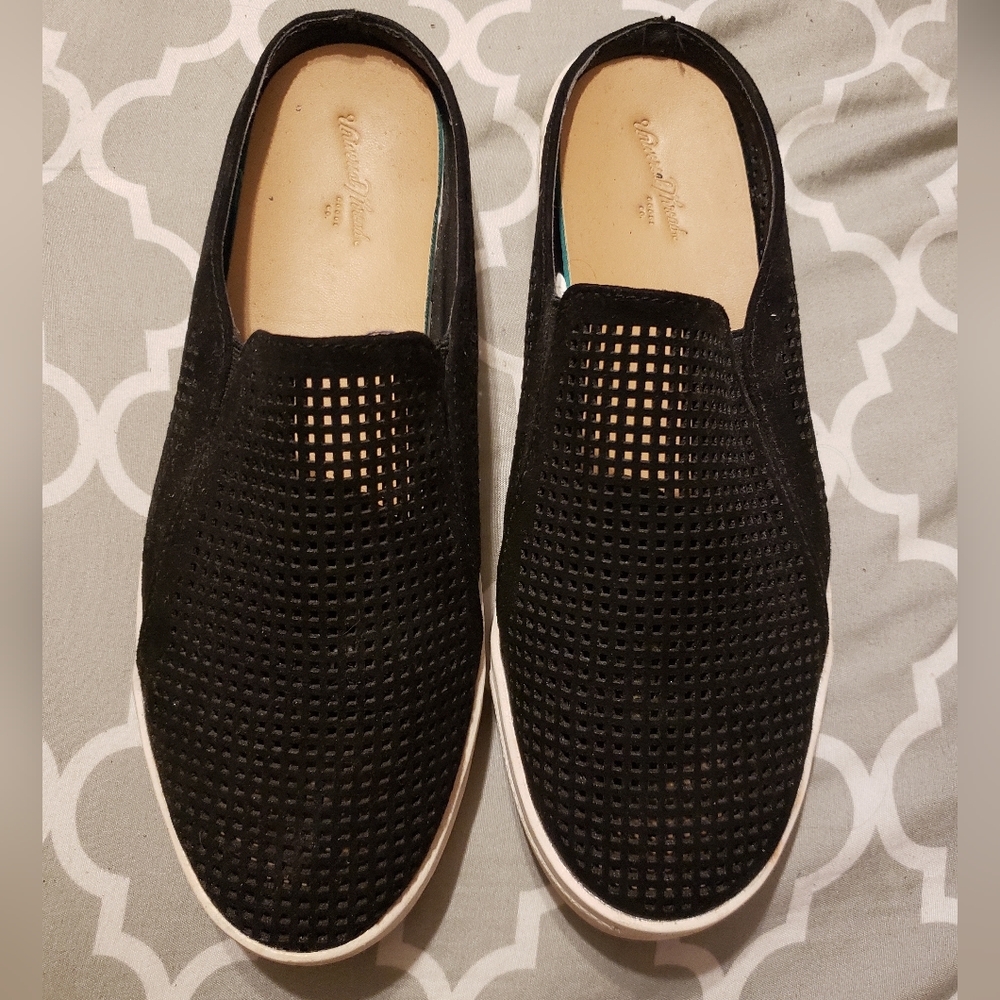 Universal threads Slip on sneakers
